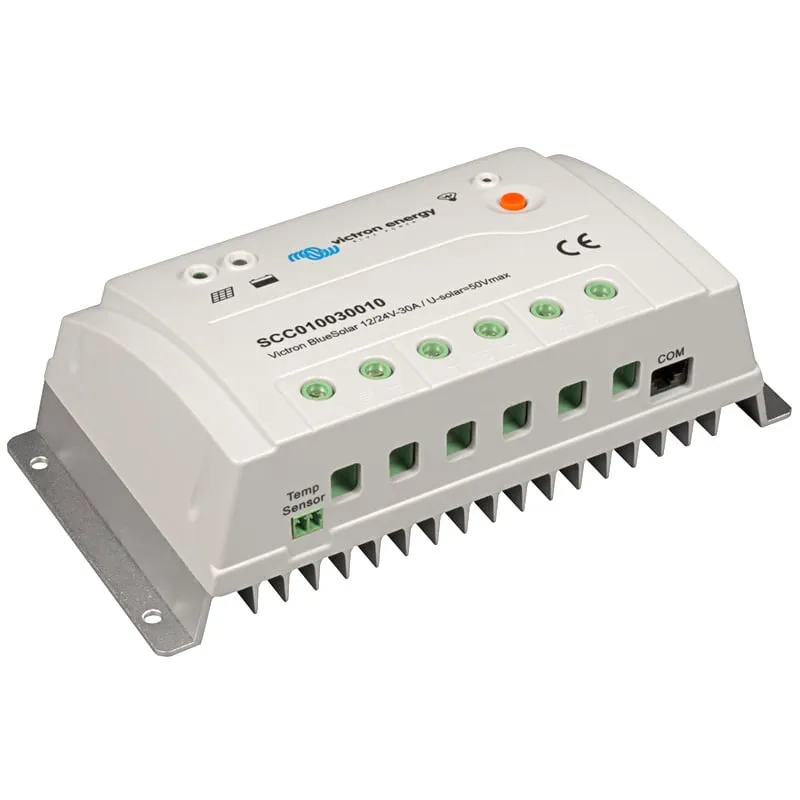 Seitliche Ansicht des Victron Energy Solarladereglers mit Kühlrippen und Schutzfunktionen.
