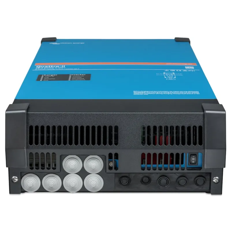 Seitliche Ansicht des Victron Quattro II 24V-Ladegeräts mit Kühlrippen