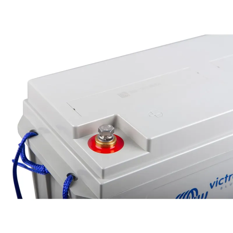 Seitliche Ansicht des Victron Energy Batteriespeichers Blei 12V 106Ah