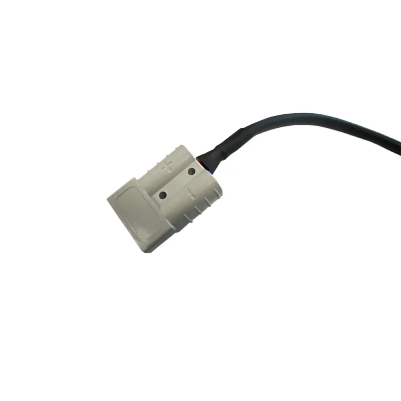Kompaktes Solarmodul Adapterkabel, 20 cm, für sichere Stromübertragung.