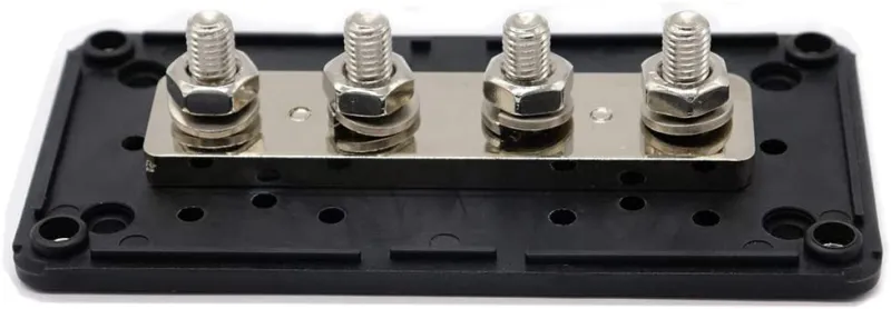 Seitliche Ansicht der BusBar Box mit montierter Abdeckung.