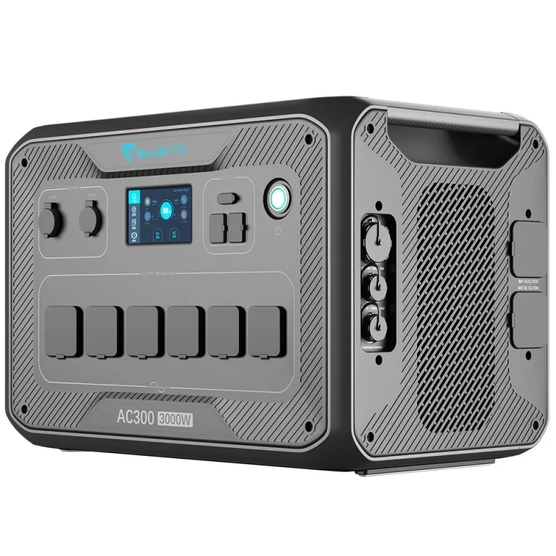 Rückansicht der Bluetti AC300 mit Anschlüssen für externe Geräte und Module