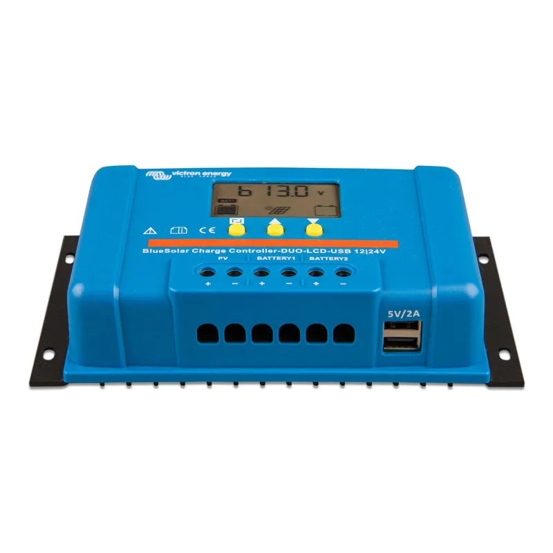 LCD-Display des Victron Solarladereglers BlueSolar mit Anzeige des Ladestatus und USB-Schnittstelle.