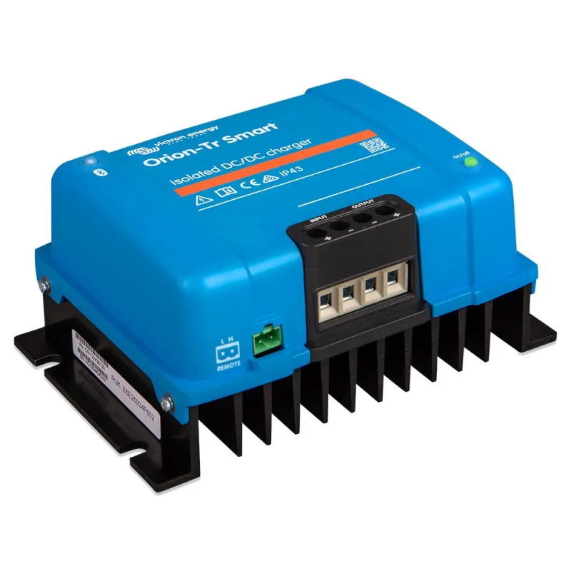 Victron Energy DC/DC Ladebooster in Verpackung mit technischen Daten auf der Rückseite.