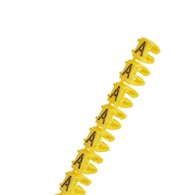 Kabelmarker Clips im Einsatz: Buchstaben A bis Z auf gelben Clips für 2,5 mm² Kabel.