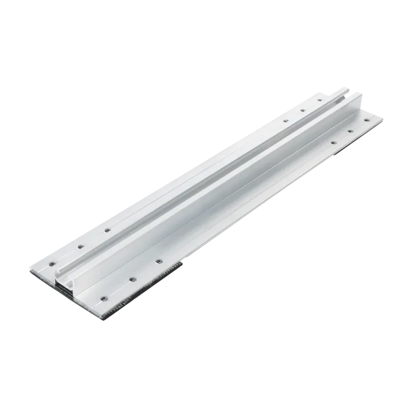 Seitliche Detailansicht der Unterkonstruktion Classic Montageschiene für PV-Module auf Trapezdach.
