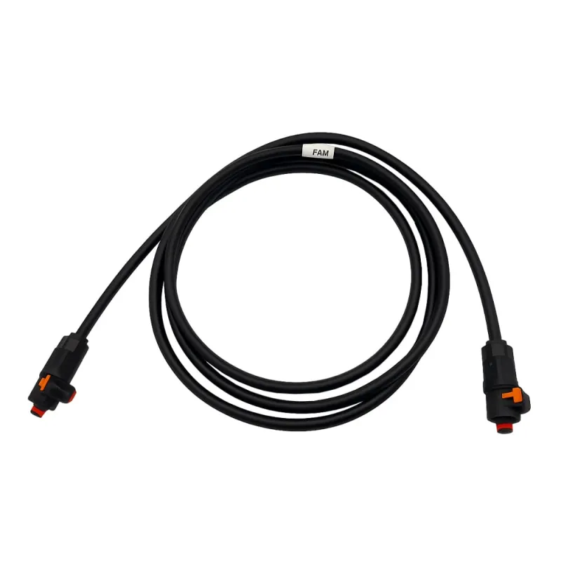 Growatt APX Parallel-Verbindungskabel mit montierten Steckverbindern.