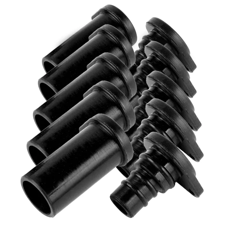 Schwarze MC4 Staubschutzkappen aus Gummi für Steckverbinder in Photovoltaik-Anlagen.