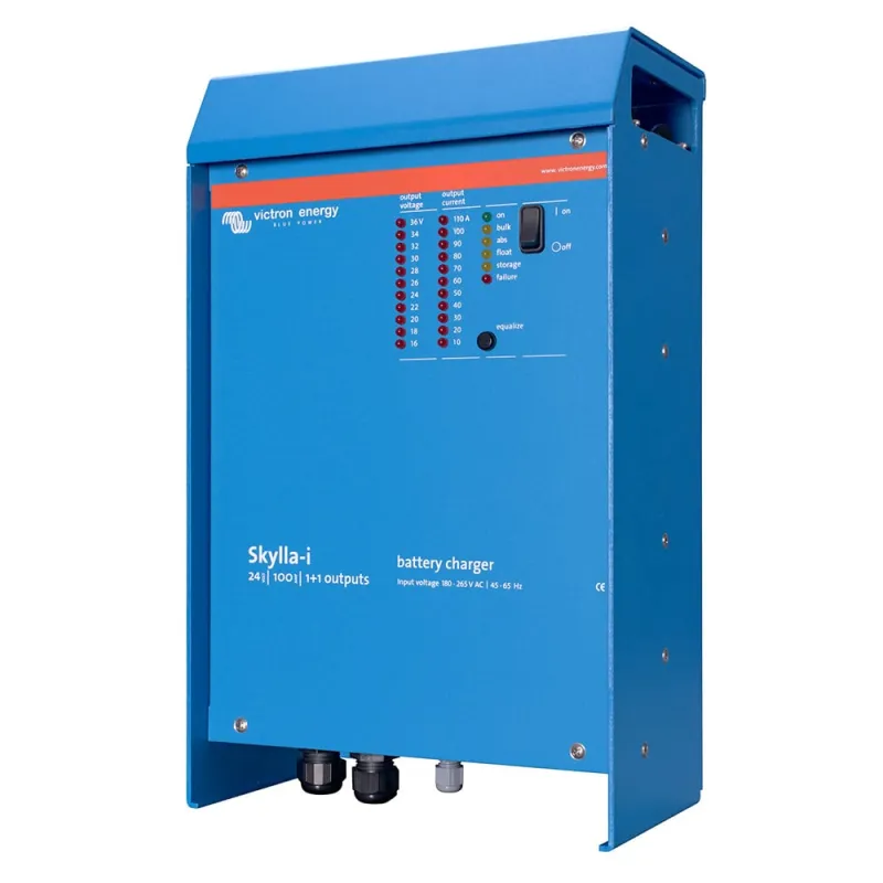 Victron Skylla-i 24/100 (1+1) mit Kühlrippen und Anschlussklemmen für Batteriespeicher und Starterbatterie.