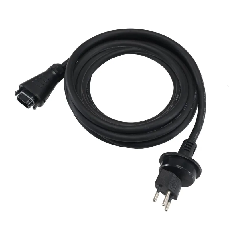 Wechselrichter 018705-002 Kabel im Einsatz, zeigt Verbindung zwischen Mikrowechselrichter und Typ-13-Stecker.
