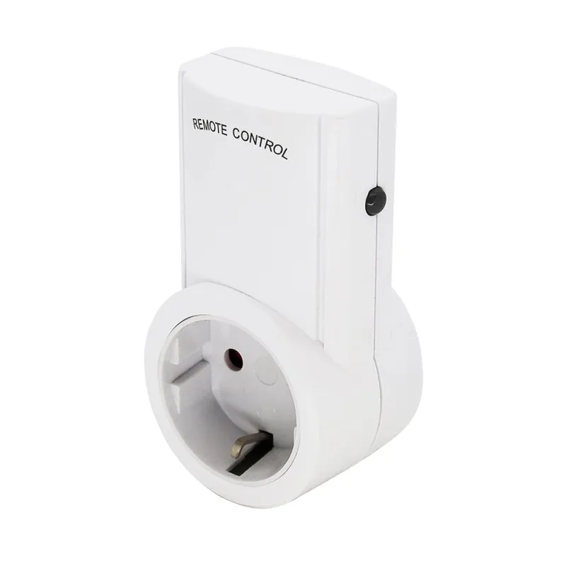 Einzelner Steckdosenadapter aus dem 3er Set mit manuellem Schalter und 230 V Anschluss