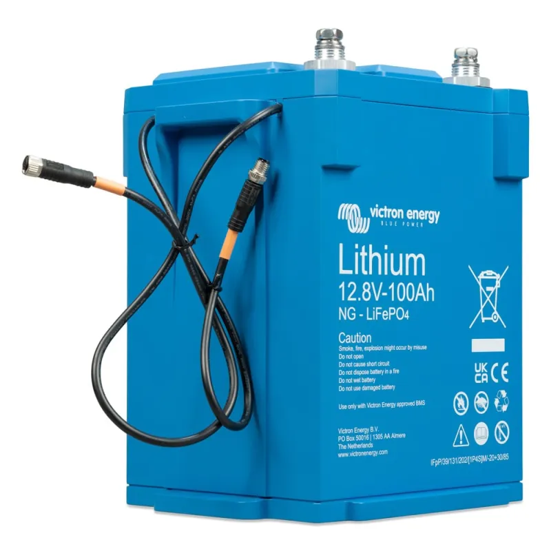 Anschlussbereich des Victron Energy Batteriespeichers LiFePO4 mit M8-Verbindung.