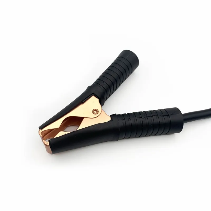 Detailansicht des Batteriespeicher Anderson Adapters mit Steckverbindung.