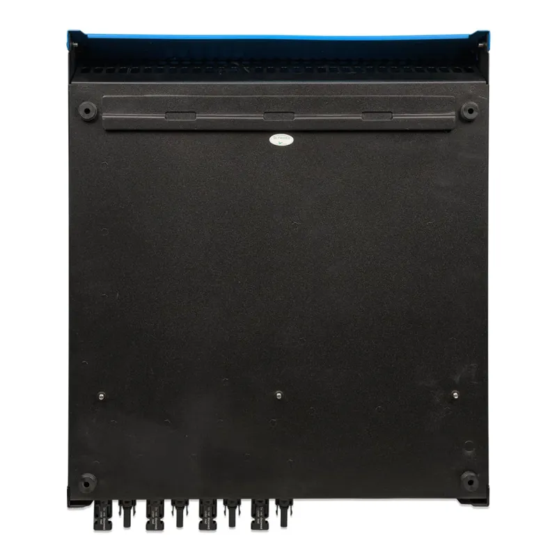 Rückseite des Victron Energy Solar MPPT Ladereglers mit Anschlüssen für Solarmodule und Batterie.