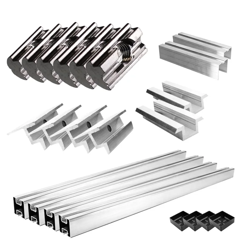 Edelstahl- und Aluminium-Dachhaken für die sichere Installation von zwei Solarmodulen.