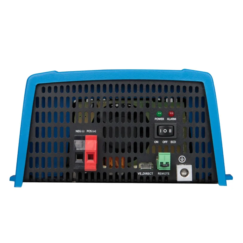 Seitliche Ansicht des Victron Wechselrichters PIN241801100 für 24-Volt-Systeme