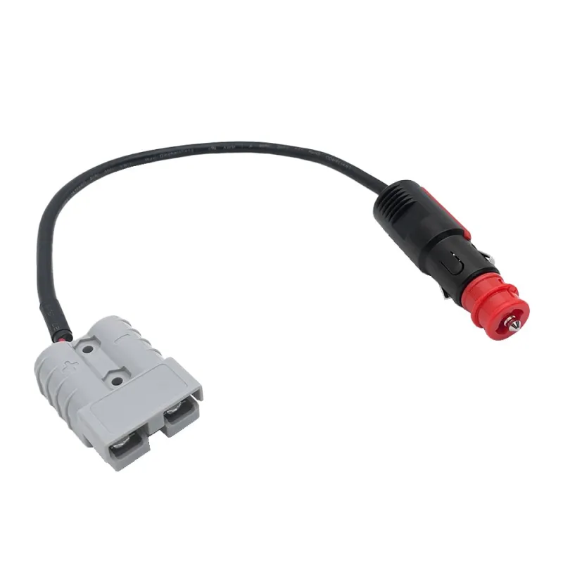 Ansicht des Anderson Adapters mit SB50-Stecker und Zigarettenanzünderbuchse.
