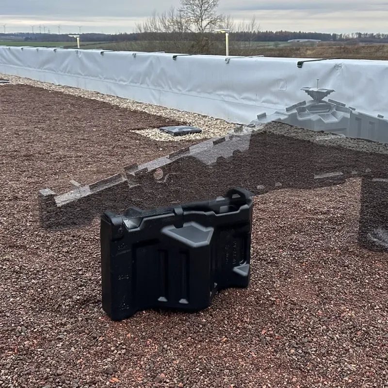 HUBER-Solarfix GmbH HUBER Solarfix Zusatztank als stabiler Unterbau für Photovoltaik-Module auf Flachdächern.