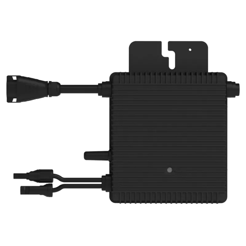 Hoymiles HMS-450-1T Microinverter in Betrieb an einem Solarmodul montiert.