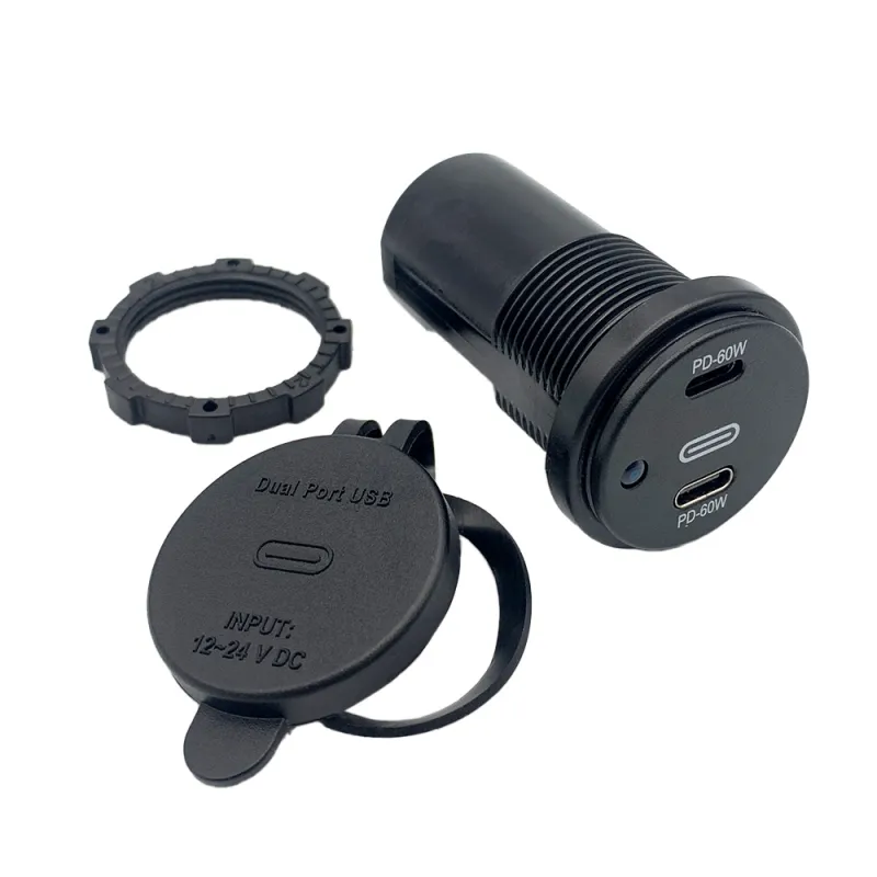 Seitliche Ansicht der USB Doppelsteckdose mit Anschlussmöglichkeiten.