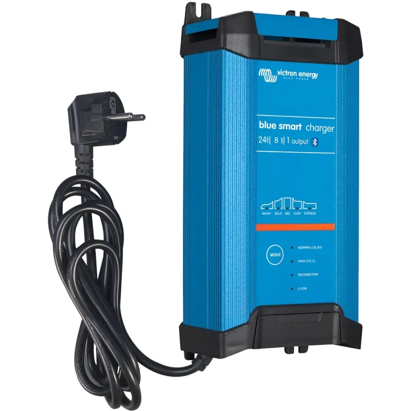 Victron Energy Blue Smart IP22 24/8(1) Charger, seitliche Ansicht mit Anschlüssen und Kühlrippen.