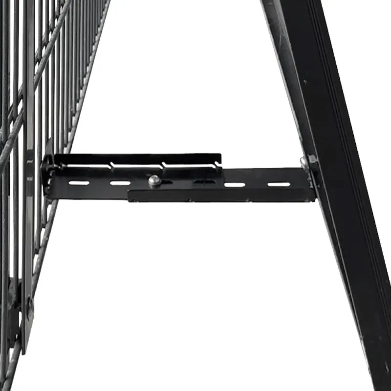 Seitliche Ansicht des Wattstone Solarmodul ZaunPV Flexx Montagesystems mit 10-20 Grad Neigung.