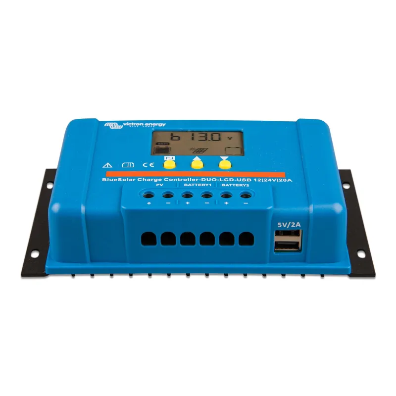 Rückseite des Victron Solarladereglers mit Klemmen und USB-Anschluss für 12/24V-Systeme