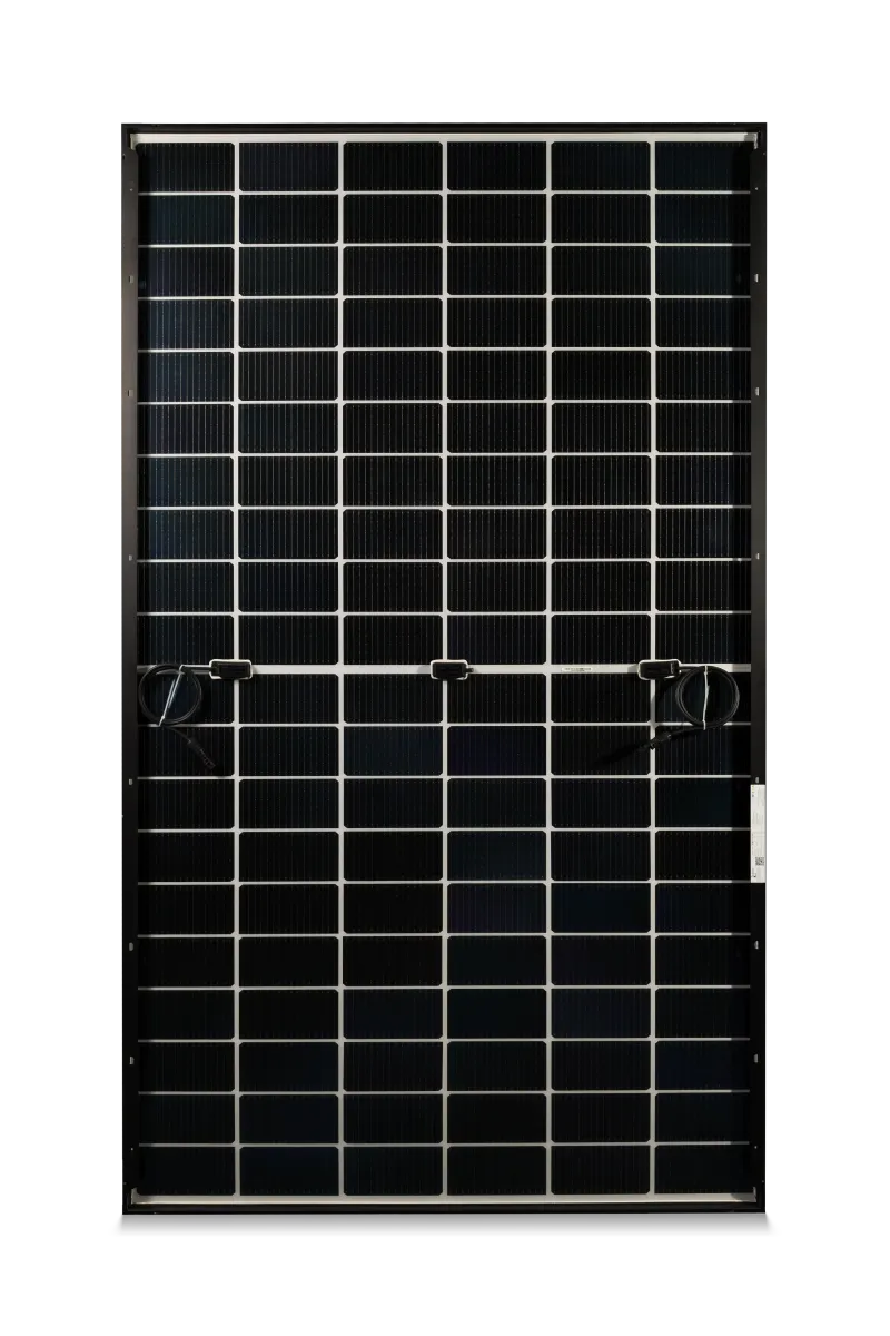 Rückansicht des bifazialen Solyco Solarmoduls mit 2 mm Glasstärke für bessere Lichtnutzung.
