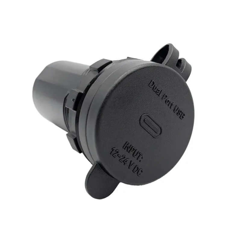 Rückansicht der USB Doppelsteckdose mit Anschlussklemmen für 230-V-Stromversorgung.