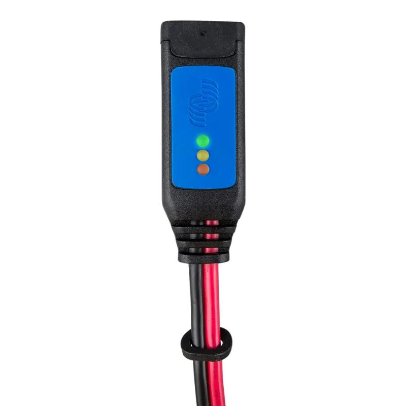 Victron Energy Batteriespeicher Batteriekabel, Anschlussbereich mit M8-Schraubverbindung und LED-Statuslicht.