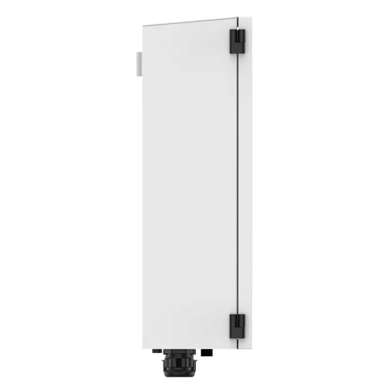 Solax X1-Matebox G2 Verteilerbox montiert im Technikschrank für sichere Stromverteilung
