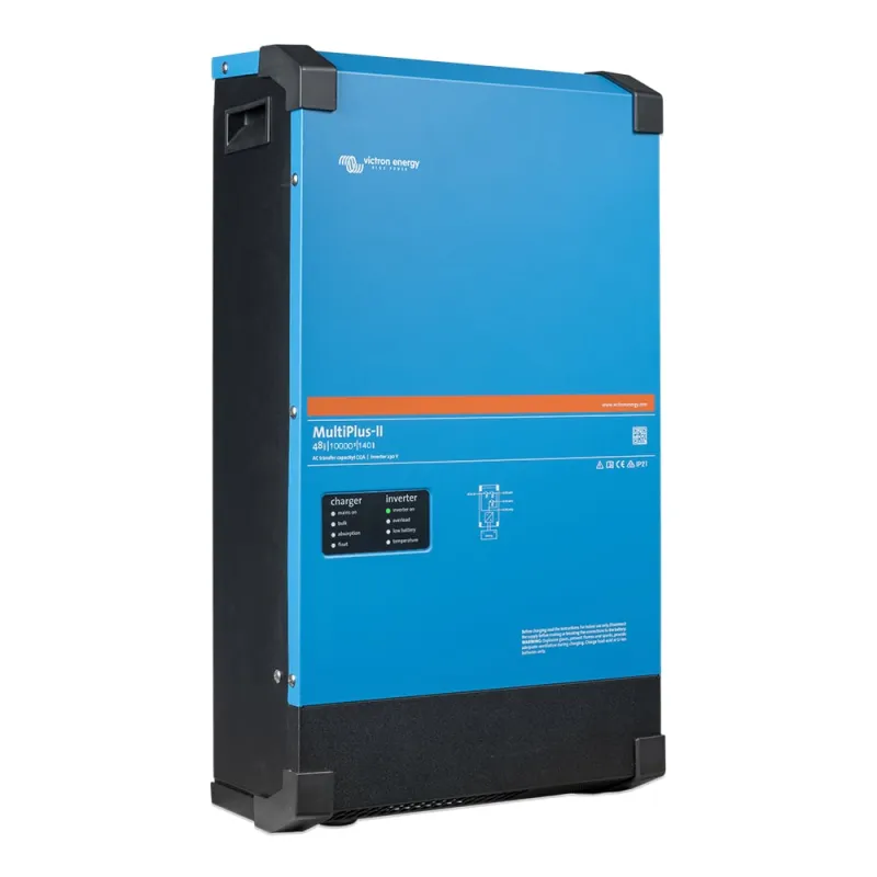 Rückansicht des Victron Energy Wechselrichter Ladegeräts mit Anschlüssen für Batterie und Netz.