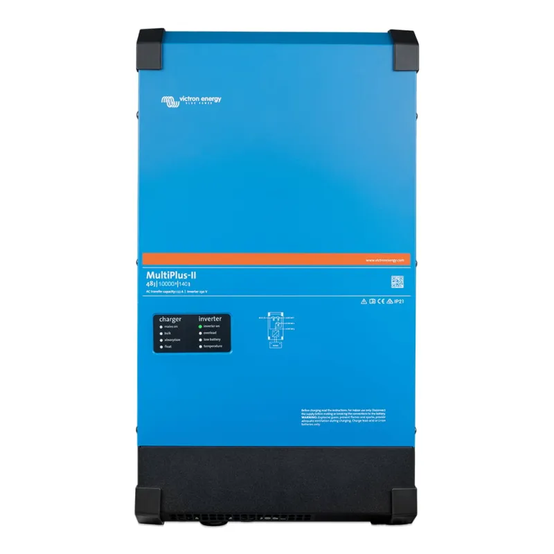 Innenansicht des Victron Energy Wechselrichter Ladegeräts mit Anschlüssen und Kühlrippen.
