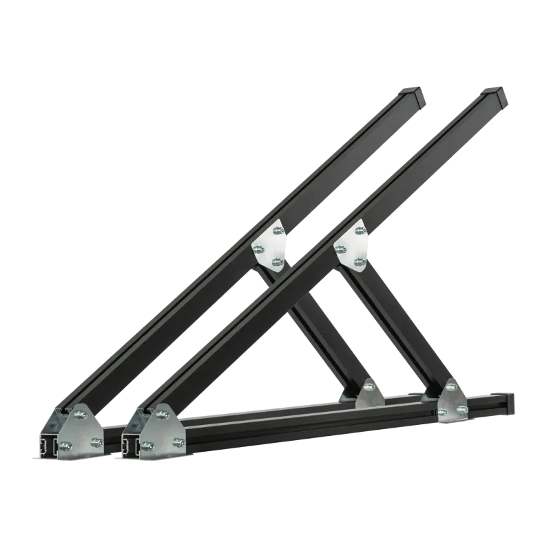 Detailansicht der schwarzen Montageschiene für Solarmodule auf Flachdächern