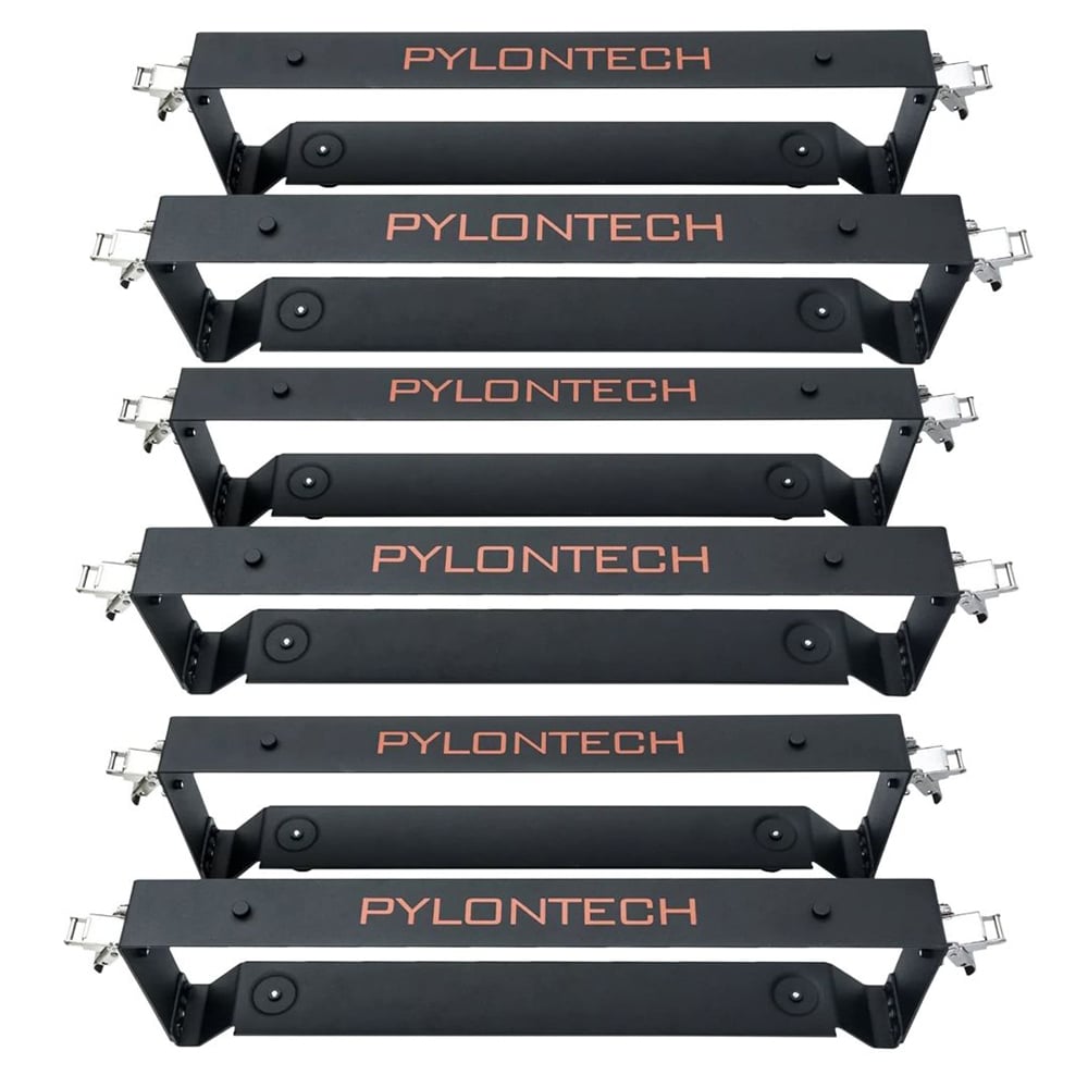 Montagebrackets und Anschlusskabel für den Pylontech Batteriespeicher 016090 im Lieferumfang.