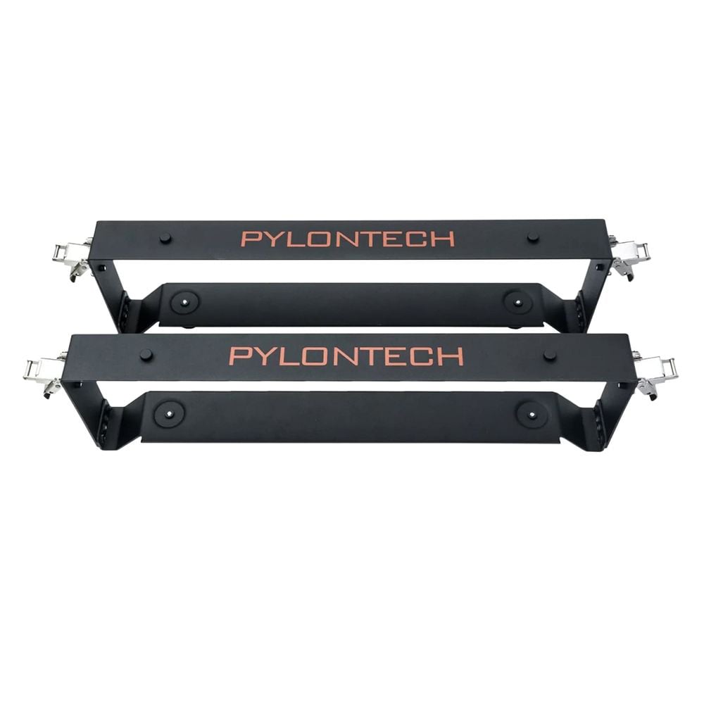 Frontansicht eines Pylontech Batteriespeichers 016100 mit Statusanzeige.